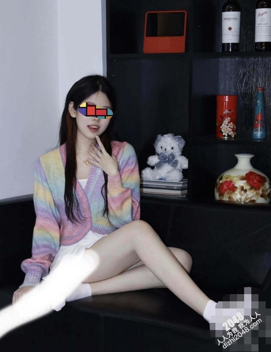 【優片】父女乱伦 内射又纯又欲的大长腿女儿 史无前例的清纯漂亮，清纯女儿在阳台收衣服 兽性大发！白长直的美腿 下面够粉