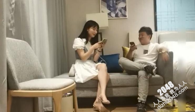 【MP4】[国产自拍]AAP-32954 连衣裙高挑靓丽御姐约到酒店脱光光后穿上情趣黑丝这极品风情浑圆翘臀顶不住立马硬邦邦抱紧啪啪操