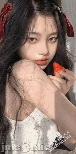 魅魔少女的诱惑：黑暗系写真集，展现极致性感与神秘魅力(26)