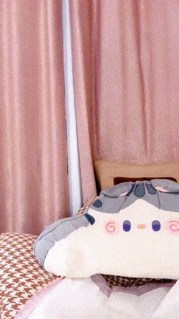【優片】-颜值很高的清纯美少女露脸来了大姨妈还发骚呢，跟狼友撩骚互动听指挥，揉奶玩逼血顺腿流，洗澡诱惑道具抽插