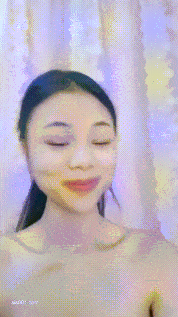【優片】新来的宝贝，短发大奶极品尤物，肤白貌美诱惑狼友，坚挺圆润的骚奶子揉捏变形，特写展示逼逼，精彩不要错过