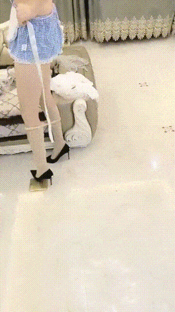 【優片】强烈推荐】，高颜值筷子腿露脸骚婊【吹小泡泡】极品一字马女神，各种裸舞，脸穴同框自慰弹力插