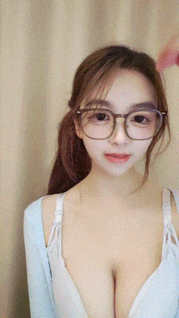 【優片】-奶球】平台第一人气女神！携闺蜜回归上演双飞大战 看得人目瞪口呆！口水直流！男主简直爽到上天