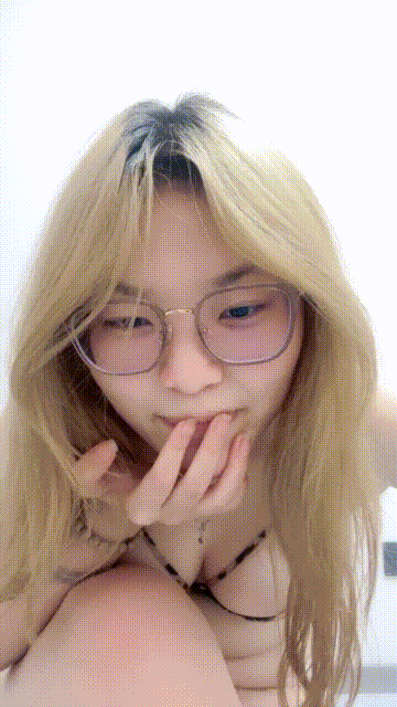 【優片】-大屁股校花!一看就好想干啊 【19岁的小王】自慰 水狂喷