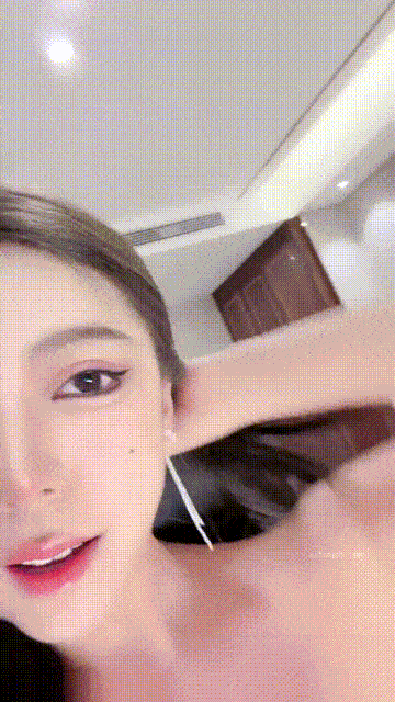 【優片】-奶球】平台第一人气女神！携闺蜜回归上演双飞大战 看得人目瞪口呆！口水直流！男主简直爽到上天