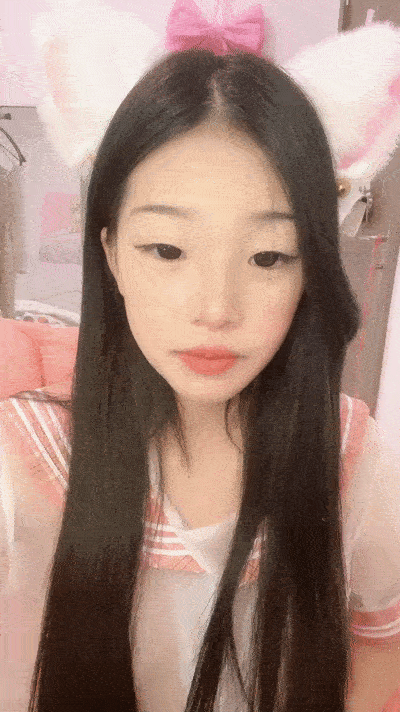 【優片】一脸呆萌猪猪妹妹!活力十足热舞!贫乳嫩穴特写,躺在椅子上张开双腿,自摸小穴诱惑