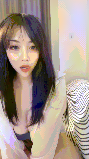 【優片】最新流出1，顶级健身网红，高颜白富美【tinaislove】下海沦为财阀母狗，各种调教3P，完全露脸