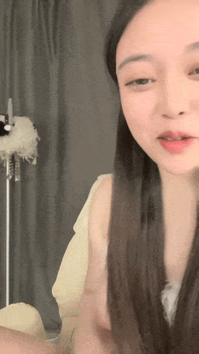 【優片】小美眉 小穴被摸的出白浆了 被无套输出 这小贫贫乳能抓着算我输