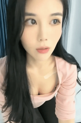 【優片】爆乳风骚小妹露脸诱惑狼友精彩大秀直播，揉奶玩逼看特写，跳蛋摩擦阴蒂道具抽插，呻吟可射精彩不要错过刺激2