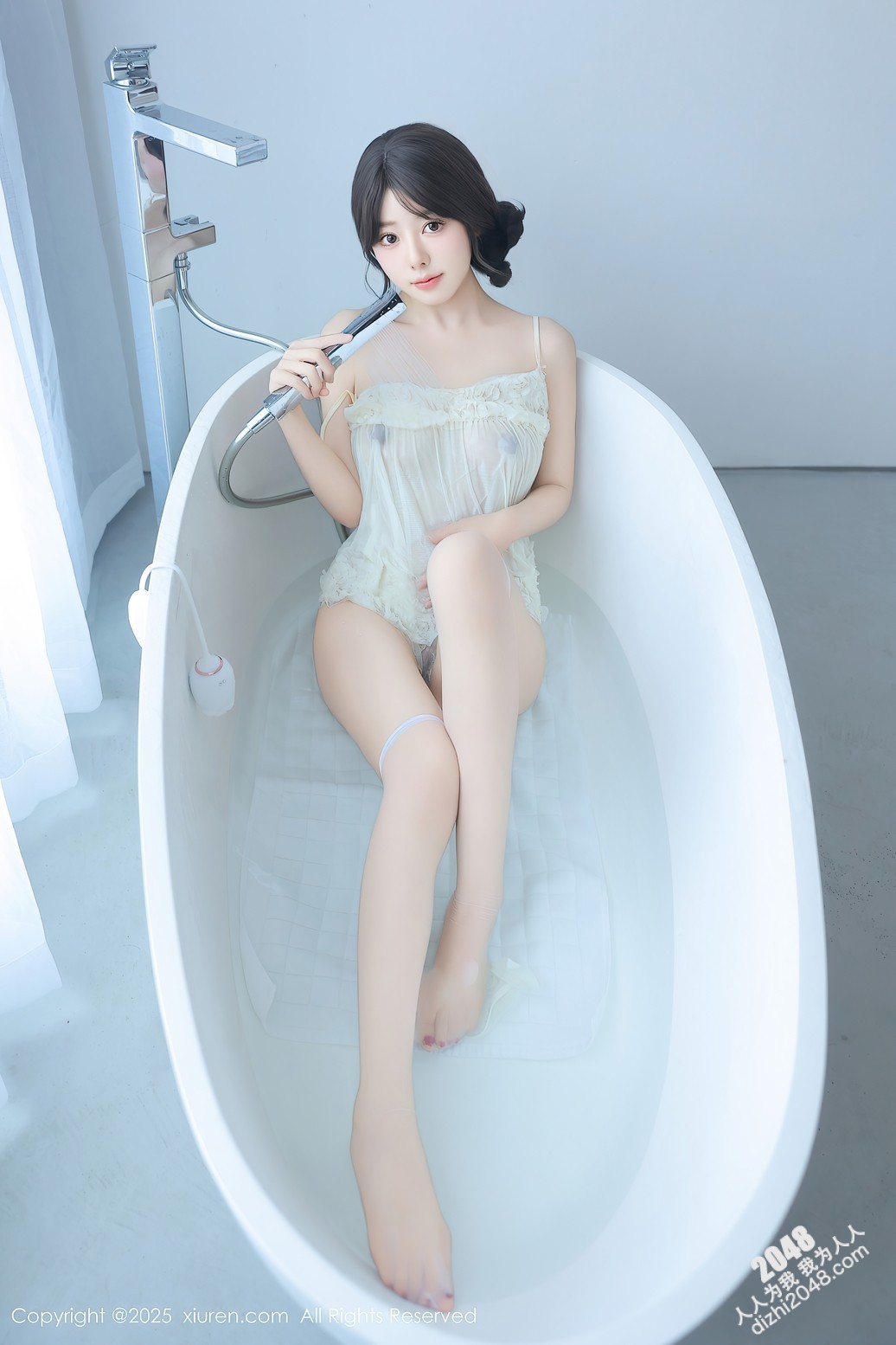 新人 桃妖夭 浴缸场景拍摄 性感浅色连衣短裙 曼妙苗条身姿明艳动人 娇美身段性感十足[113P/924M]