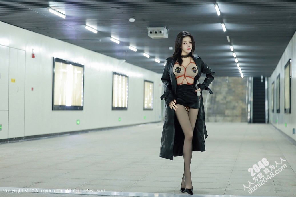 唐翩翩 性感黑色皮大衣 魅惑黑丝 身姿苗条 极致美腿性感动人[90P/878M]