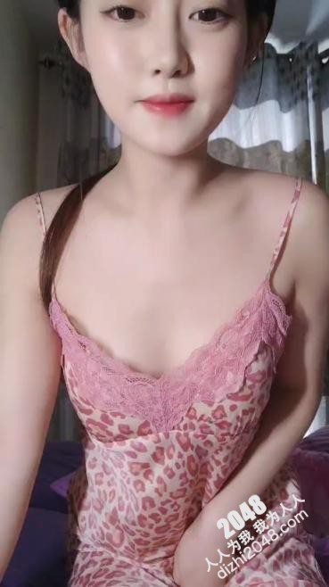 【優片】粉色調保溫情趣吊帶,甜美氣質女神,水晶道具自慰舔屌,全裸自慰