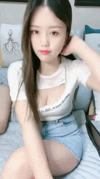 極品顔值美女小魚幹！外表甜美騷的很！頭套炮友盡情玩弄，扒下内褲無毛騷穴，掰開屁股就是操