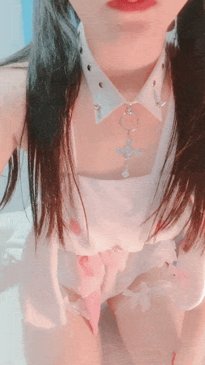老公不在家只能便宜我了 这样的美人儿，谁上谁爽，臀浪一股接一股