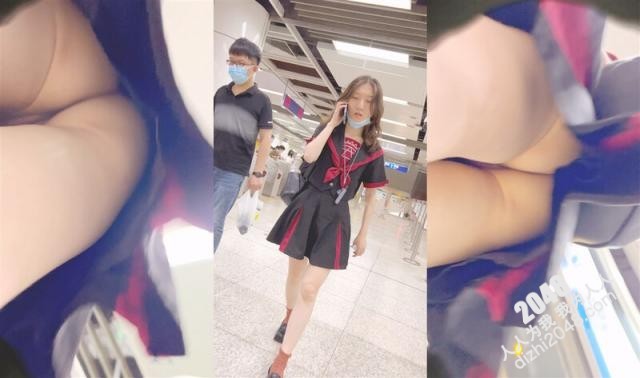 地鐵站一路跟蹤偷拍短裙小妹竟然沒有穿内褲露出了好粉嫩的小鮑魚