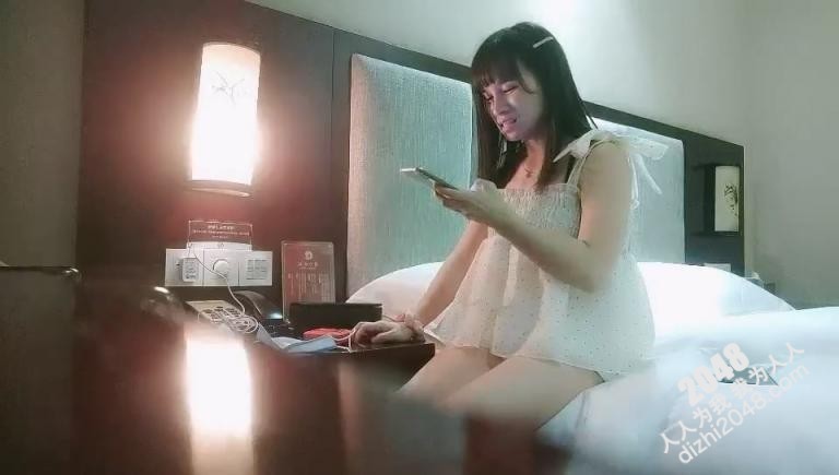 【MP4】AAP-33584 一代炮王疯狂的做爱机器【山鸡岁月】完整版未流出 2000忽悠足浴店年轻妹子开房,白嫩苗条好久没做很饥渴,超赞!