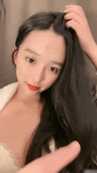 大波浪性感红唇女神！齐逼牛仔短裤！强烈要求大秀一波，全裸抖动大屁股，浓密逼毛骚穴掰开特写