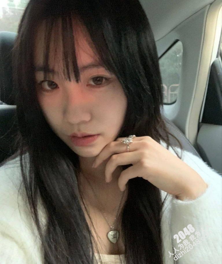 极品反差婊 颜值极高，自慰自拍，骚气十足，假阳具后入插小穴