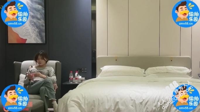 【MP4】[盗摄偷拍]HSP-0041 可爱甜美型妹子看到下面毛毛以为很抗操没想到搞到一半摀着肚子要休息一下