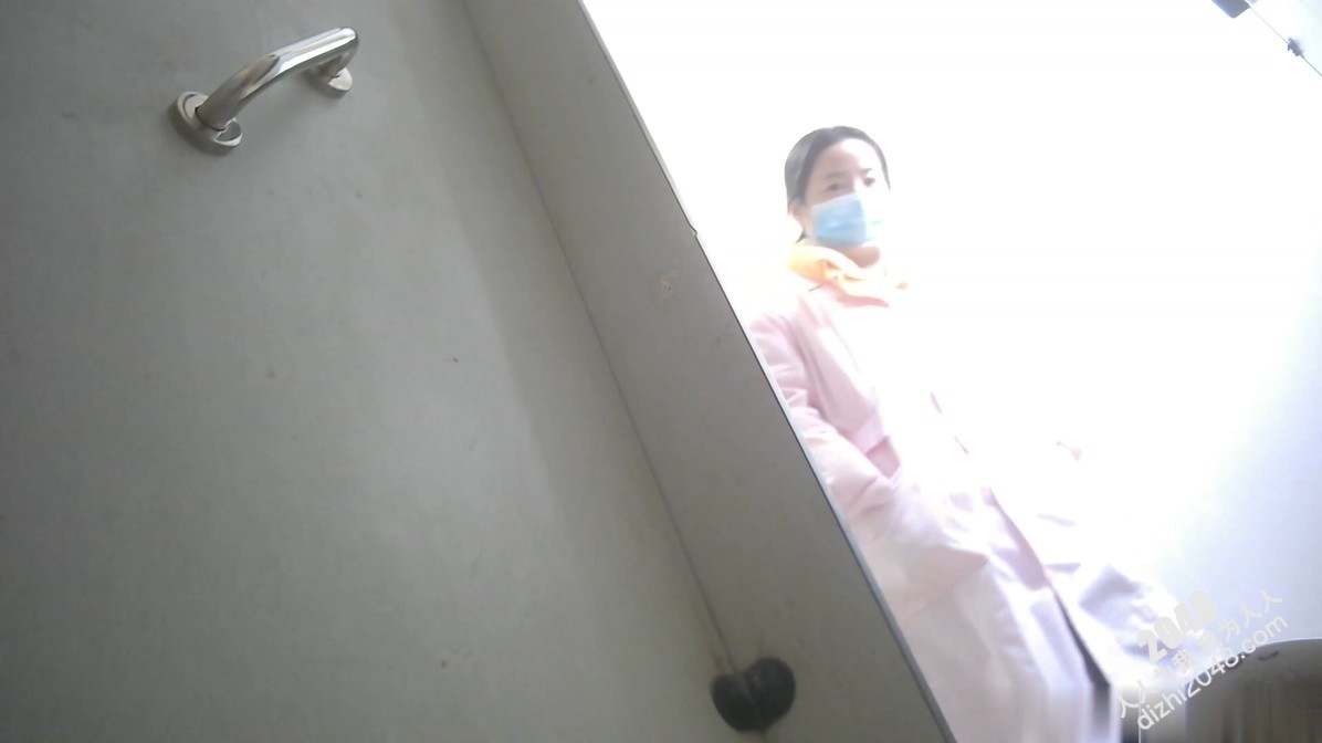 ☀【精品厕拍】商场女厕固定机位真实偷拍数位女性方便，后位近景双洞清晰可见