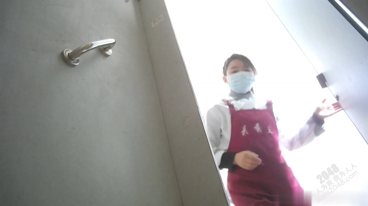☀【精品厕拍】商场女厕固定机位真实偷拍数位女性方便，后位近景双洞清晰可见