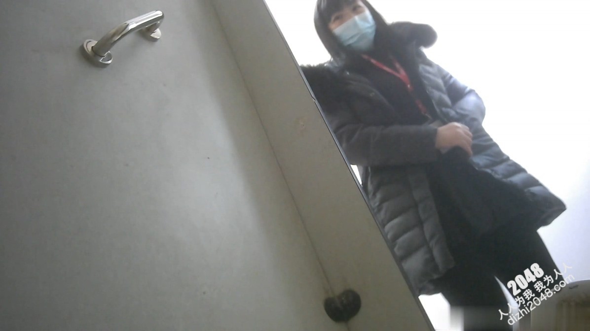 ☀【精品厕拍】商场女厕固定机位真实偷拍数位女性方便，后位近景双洞清晰可见