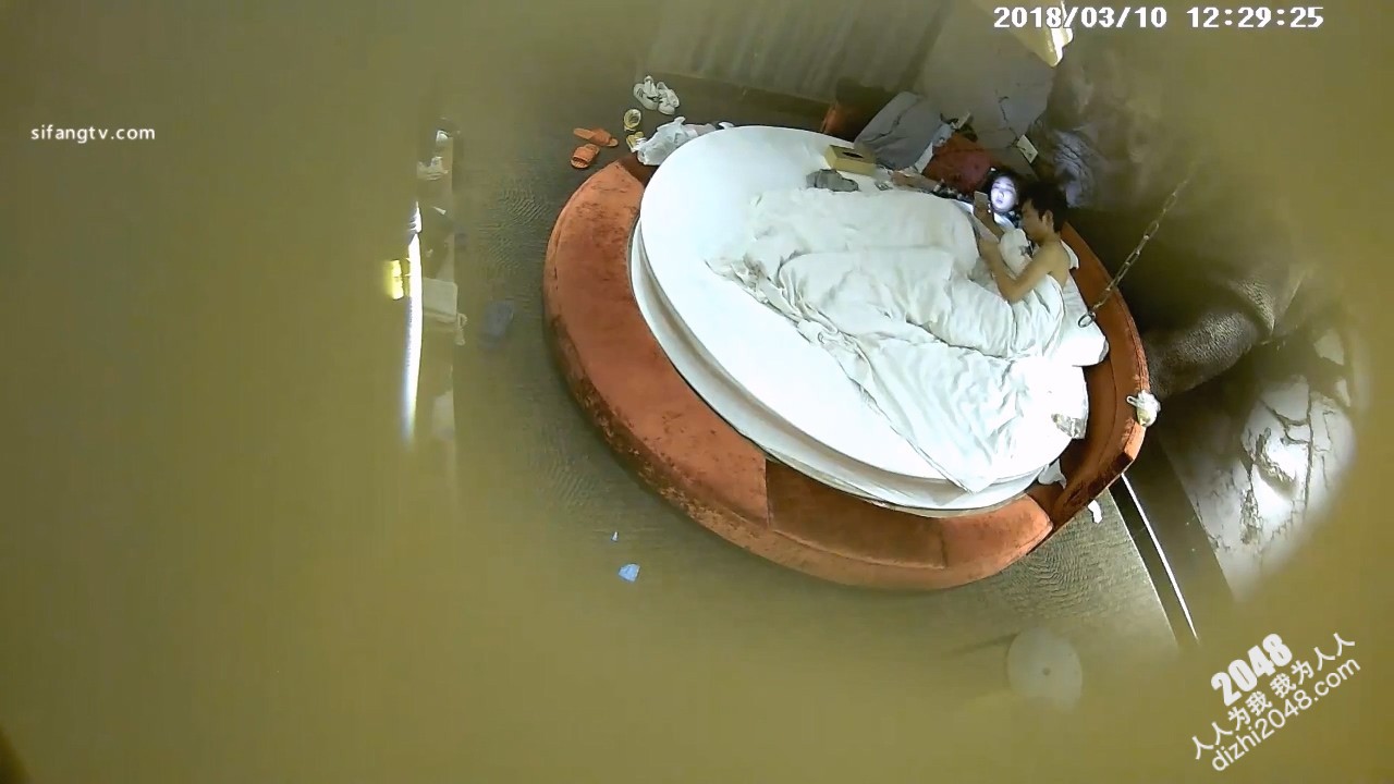 [MP4/1.08G]3-9经典酒店偷拍&nbsp;&nbsp;校园美女开好房苦等男友 见面就迫不及待开操，小骚逼不可貌相