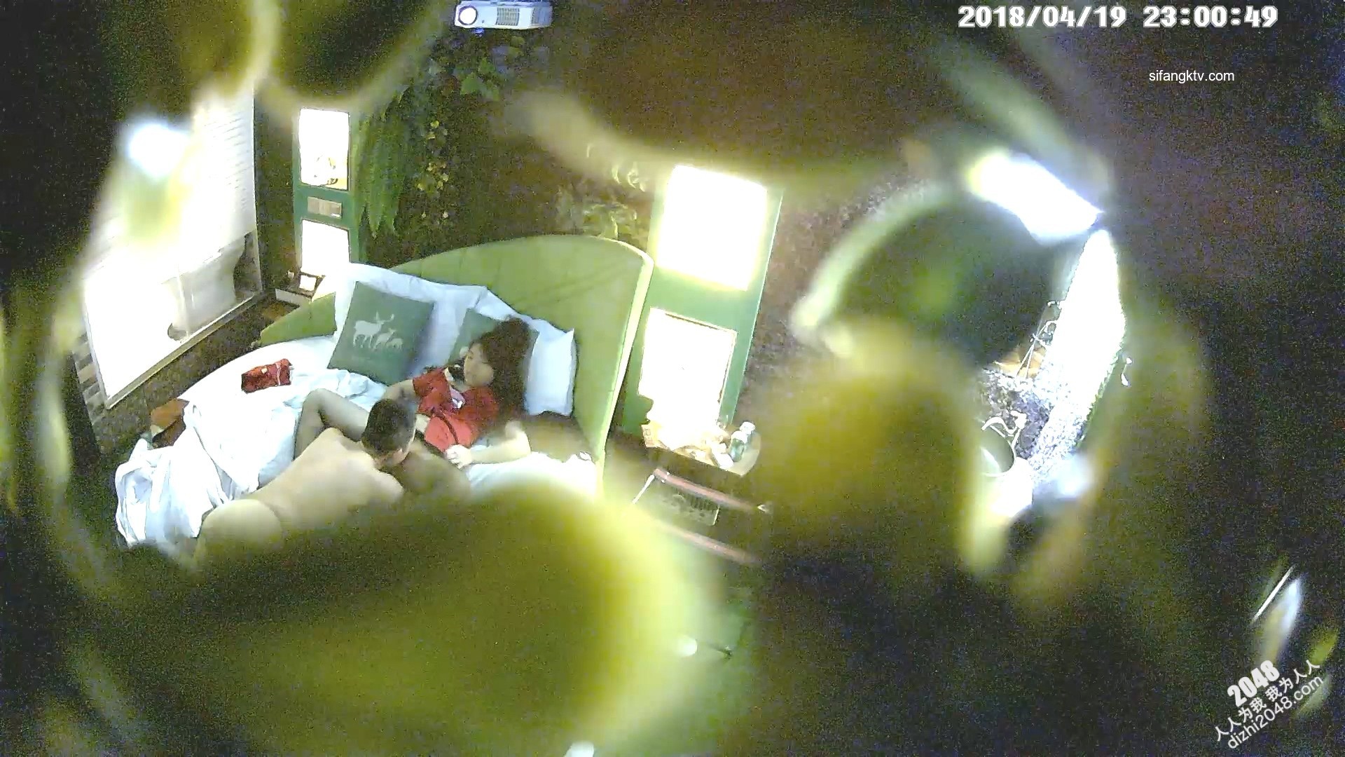[MP4/696MB]4-19经典酒店偷拍 美女换上丝袜制服情趣装，大屁股猛做男友，一般人受不了