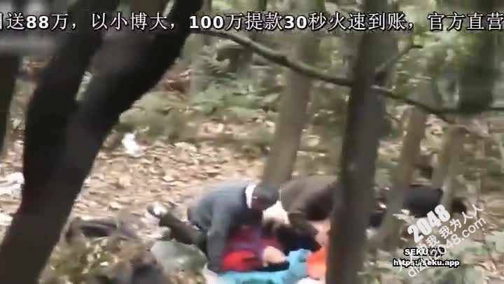 [MP4/ 273M] 年过50性欲旺盛的大妈大叔在深山树林中泄欲此等年纪还玩群P，简直牛逼惨了
