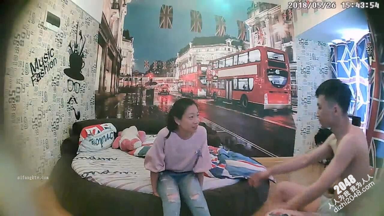 [MP4/1.52G]5-26经典酒店偷拍 饥渴情侣开房，骚货在椅子上吃鸡巴，后入暴操到高潮瘫软在床