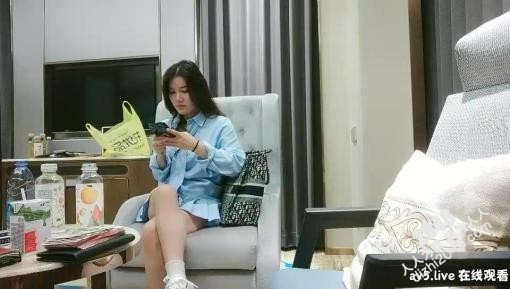 [探花偷拍]ONE-0024 笑起来甜美蓝衣妹，穿上JK装大屌摸硬骑坐，顶的我好深顶不住了呻吟娇喘