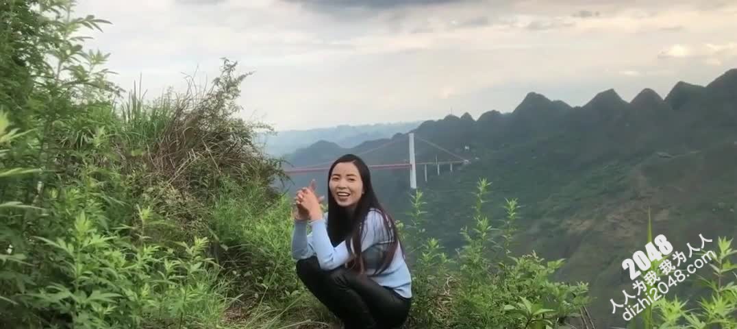 [MP4/ 601M] 太牛了在山顶和皮裤小姨子偷情一览众山小哪里都是做爱的风景