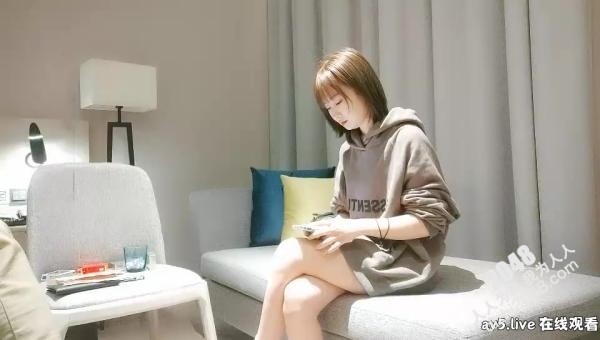[探花偷拍]ONE-0046 卫衣短发妹子，长相不错笑起来甜美，深喉口交招牌动作抬腿侧入大力猛操
