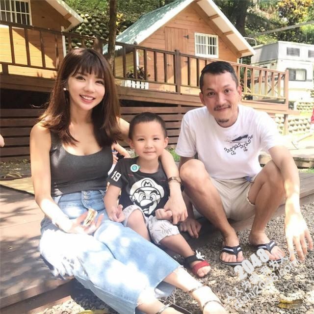 已婚美女空姐和知名摄影师之间的色影被曝光