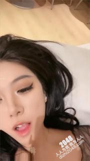 超級騷貨又被連續操了一個多鍾,太耐操了,漂亮又妖豔的小妖精!水很多,各種騷話連篇,對話 變成我老婆天天操你好嗎