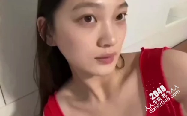 [MP4]36岁少妇老师 红色长裙风韵犹存 表面光鲜亮丽 私下母狗属性