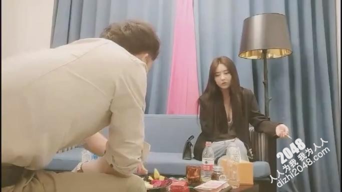 【MP4】[盗摄偷拍]HSP-0172 潇洒范御姐约到酒店坐姿洒脱冲动挡不住想狠狠侵犯黑衣白嫩肉体丰腴饱满冲击力挺强趴在后面啪啪耸动