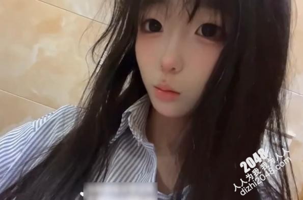 【MP4】[国产自拍]AAP-2110 推特清純小可愛【鱷魚、呆痛繃】重金定制，身材完美勻稱，難得露臉沐浴
