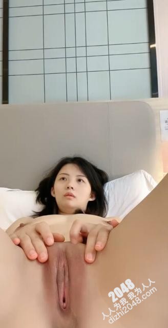 極品高顔值露臉美少女 清純氣質青蔥校園學妹 趴床上翹起小屁屁讓大肉棒哥哥後入 清純的臉龐與淫蕩呻吟超級反差