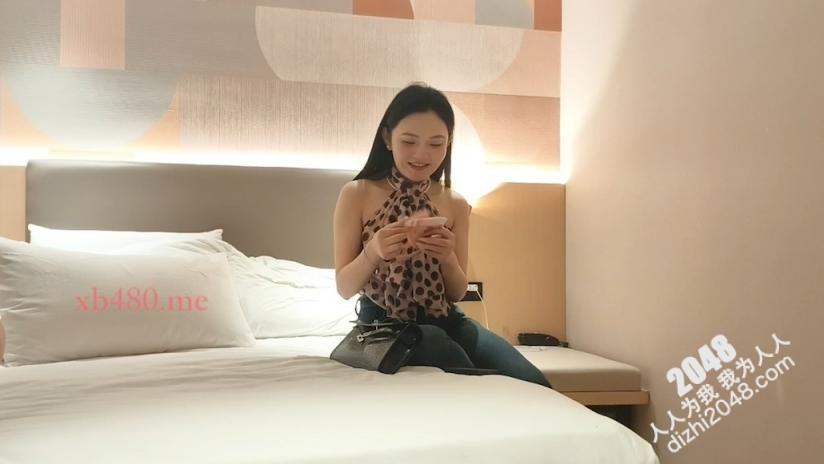 【MP4】[国产自拍]AAP-2144 约了一个穿着非常性感的漂亮妹妹，紧身牛仔裤勾勒妖娆身材非常带感，干到后面下面都干肿了水都流干了，最后让她给我口爆了