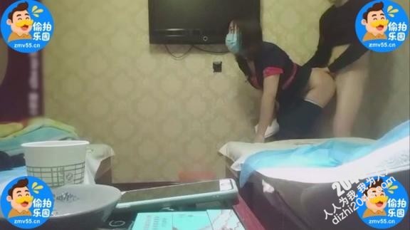 【MP4】[盗摄偷拍]HSP-0217 直接在包厢里就干起来，太紧张刺激了