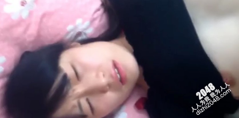 [MP4]真正的良家人妻！很害羞 叫床都不敢大声