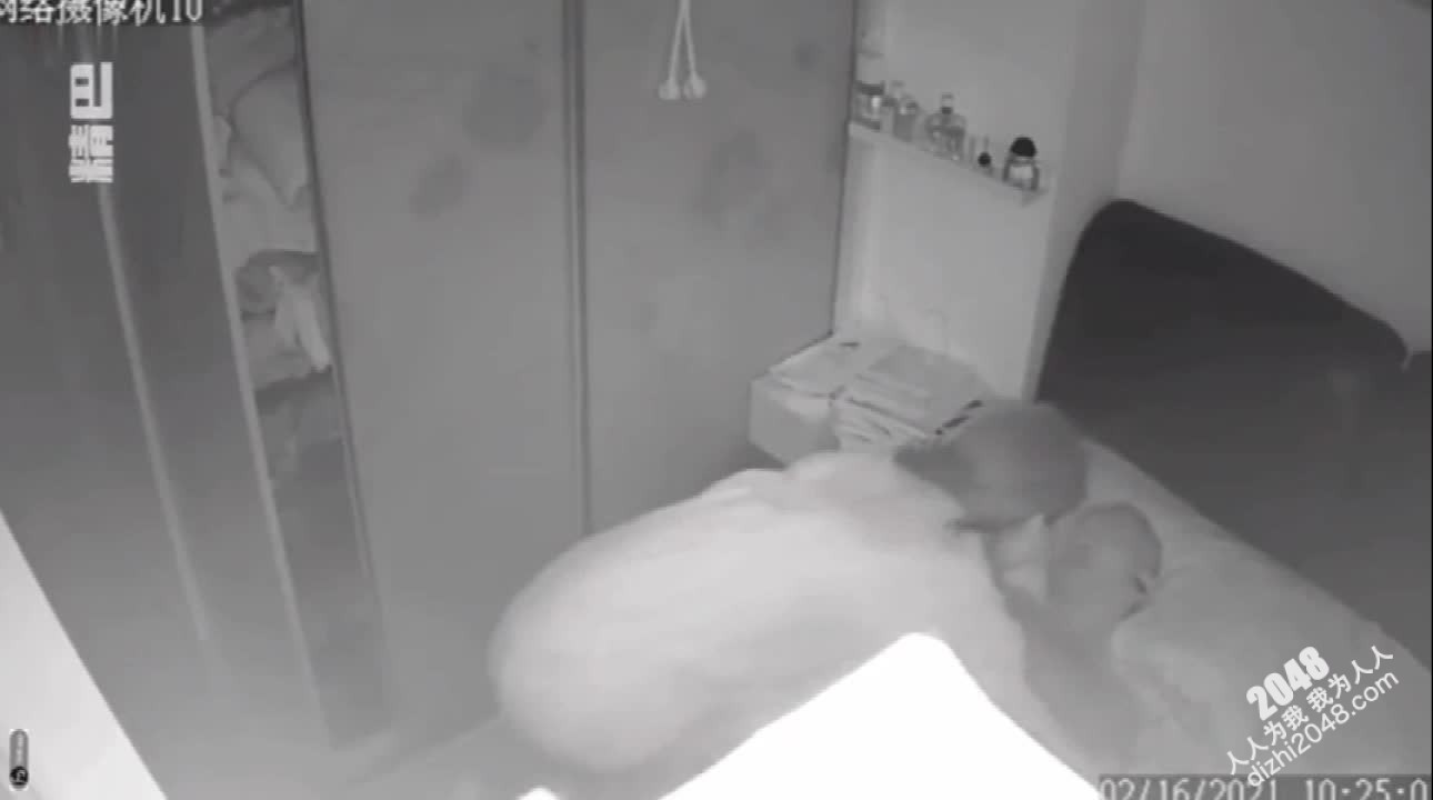 [MP4/ 250M] 摄像头监控偷拍爷媳恋 爷爷给孙子发完红包儿媳妇把孩子支出去进房间拉上窗帘伺候老爷子做爱