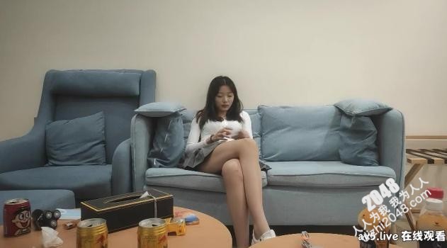 [探花偷拍]ONE-0145 极品嫩妹笑起来甜美 忍不住舔起修长美腿沙发上扶腰后入