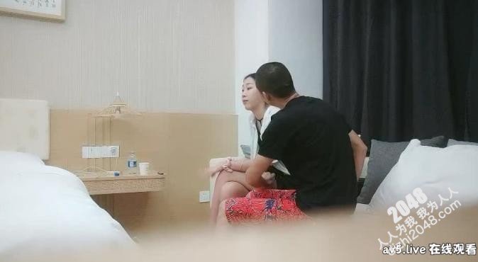 [探花偷拍]ONE-0144 170CM大长腿高端外围女 黑丝高跟鞋翘起屁股半脱下黑丝撞击猛操