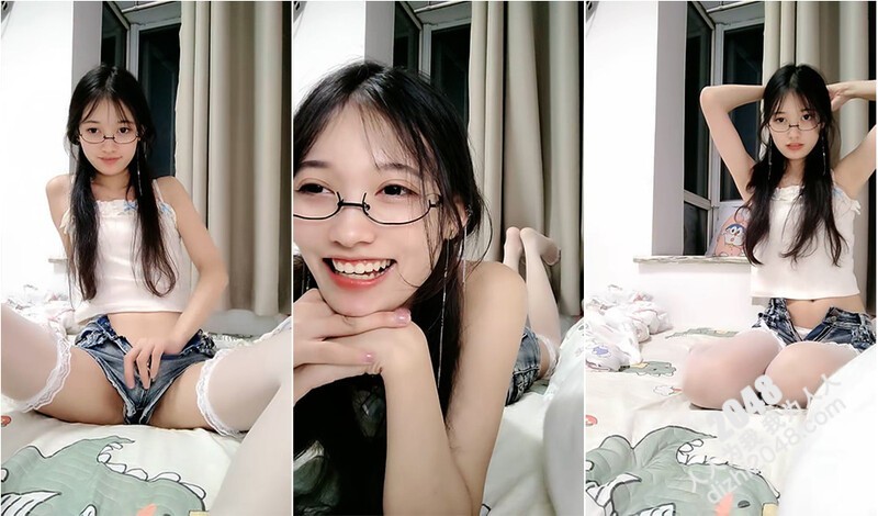 性感大嘴清纯学生妹,外表纯情,还是个搞笑女,张着嘴笑哈哈,生活中是个有趣的女生,好反差