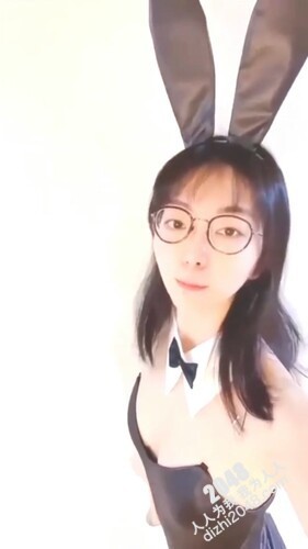 [MP4/1.0G]極品淫蕩反差婊餐館露出與男友開房兔女郎裝激情啪啪／蜂腰美腿兔兔穿開襠連體情趣撅臀色誘猛男打炮等 .SD