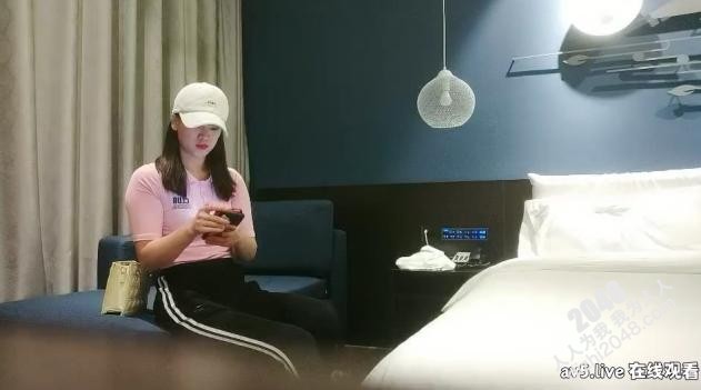 [探花偷拍]ONE-0164 25对大长腿小少妇 深夜来相会 床边啪 乳浪翻滚浪叫震天