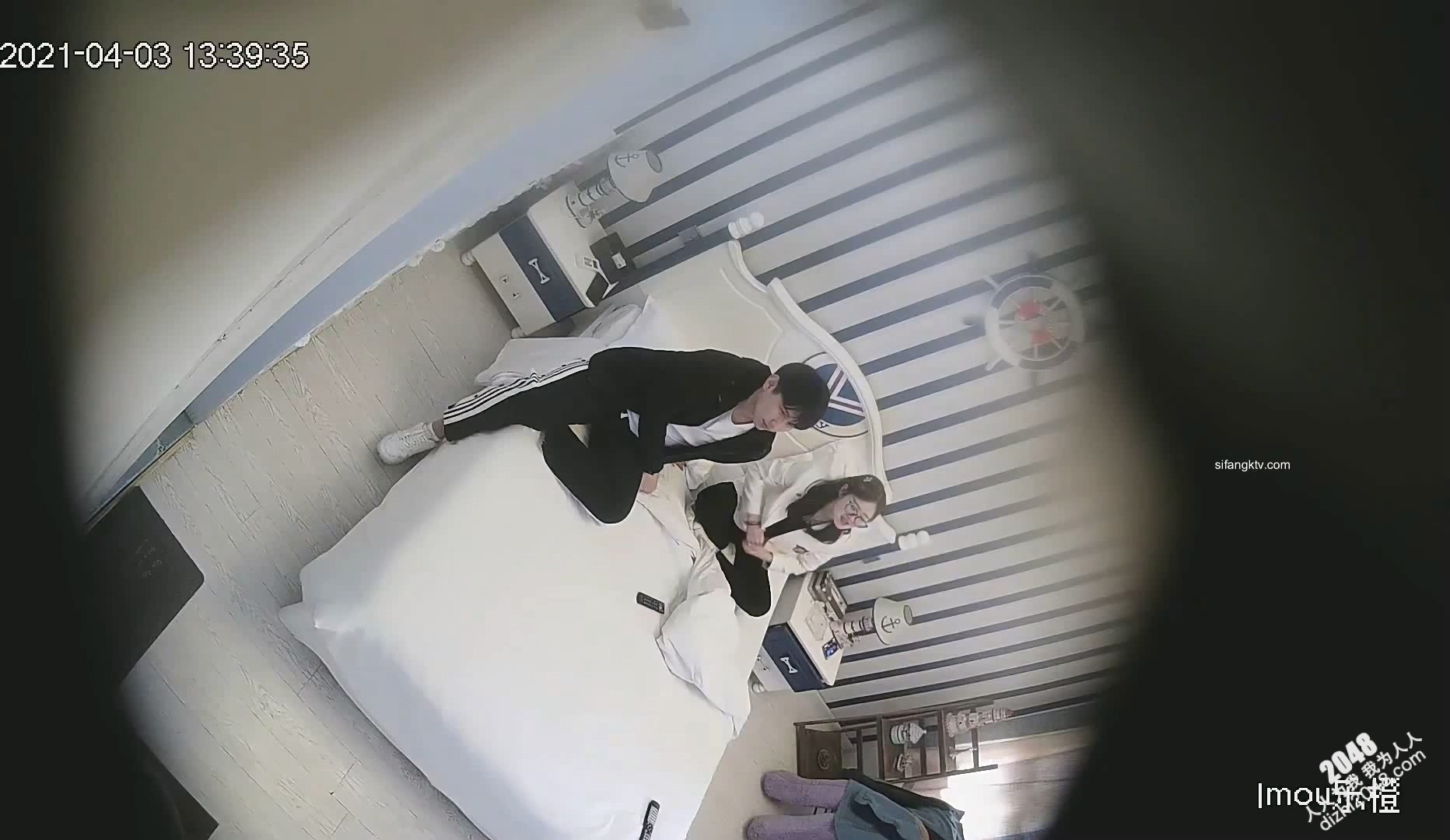 4-3经典酒店偷拍 眼镜妹妹遇到舔逼高手 啪啪很容易高潮