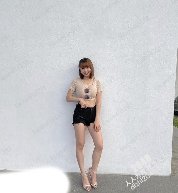漂亮小姐姐 我比较紧不湿怕进不去 快点进来我想要 三根进不去 身材苗条紫薇抠逼 被小哥猛操受不了 最后自摸狂撸比赛